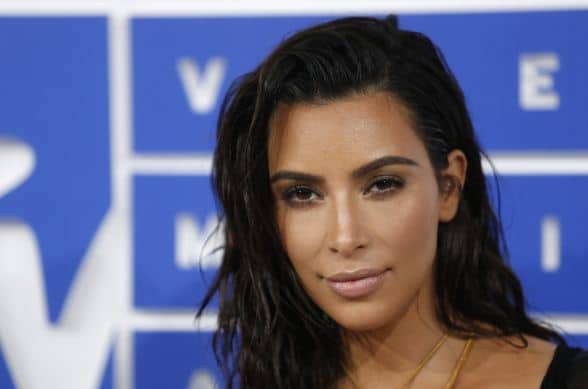 Kim Kardashian-robbed-gunpoint-paris
