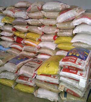 Nigeria Customs Service Donates 300 Bags of Rice to IDPs in Abuja