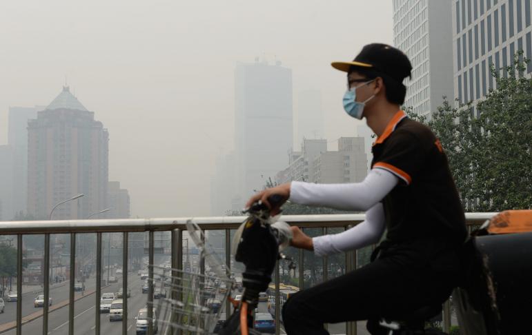 Hazardous smog Hits Shanghai As China’s Bad Air Spreads