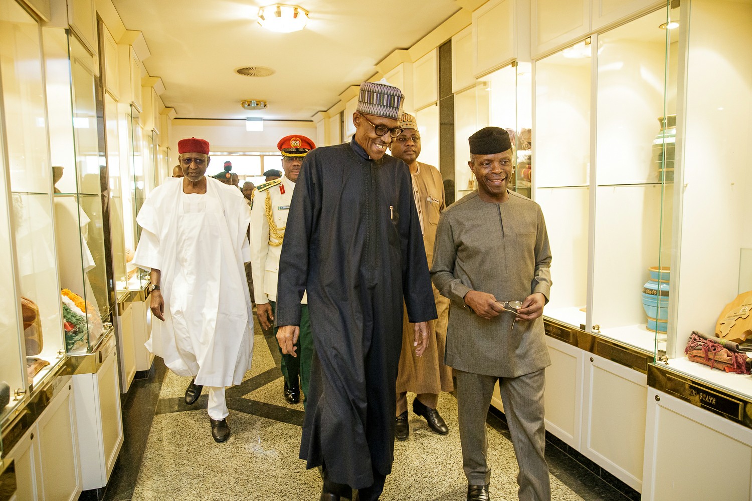 #PhotoNews:  VP Osinbajo and Aisha Welcomes President Buhari On Arrival At The Villa