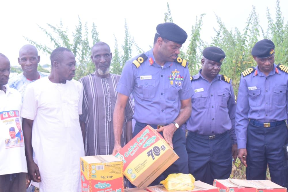 Flooding: NNS Lugard presents relief materials to neighbouring victims